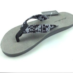Women's Eddie Bauer Black Flip Flop Sandals Size 7